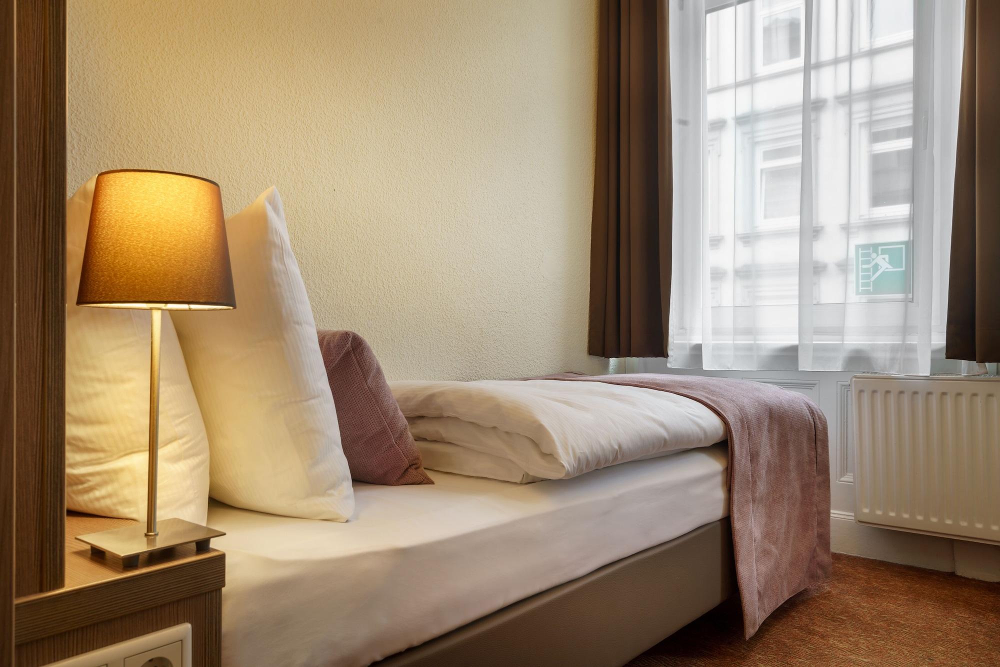 Hotel Alster Hamburgo Exterior foto