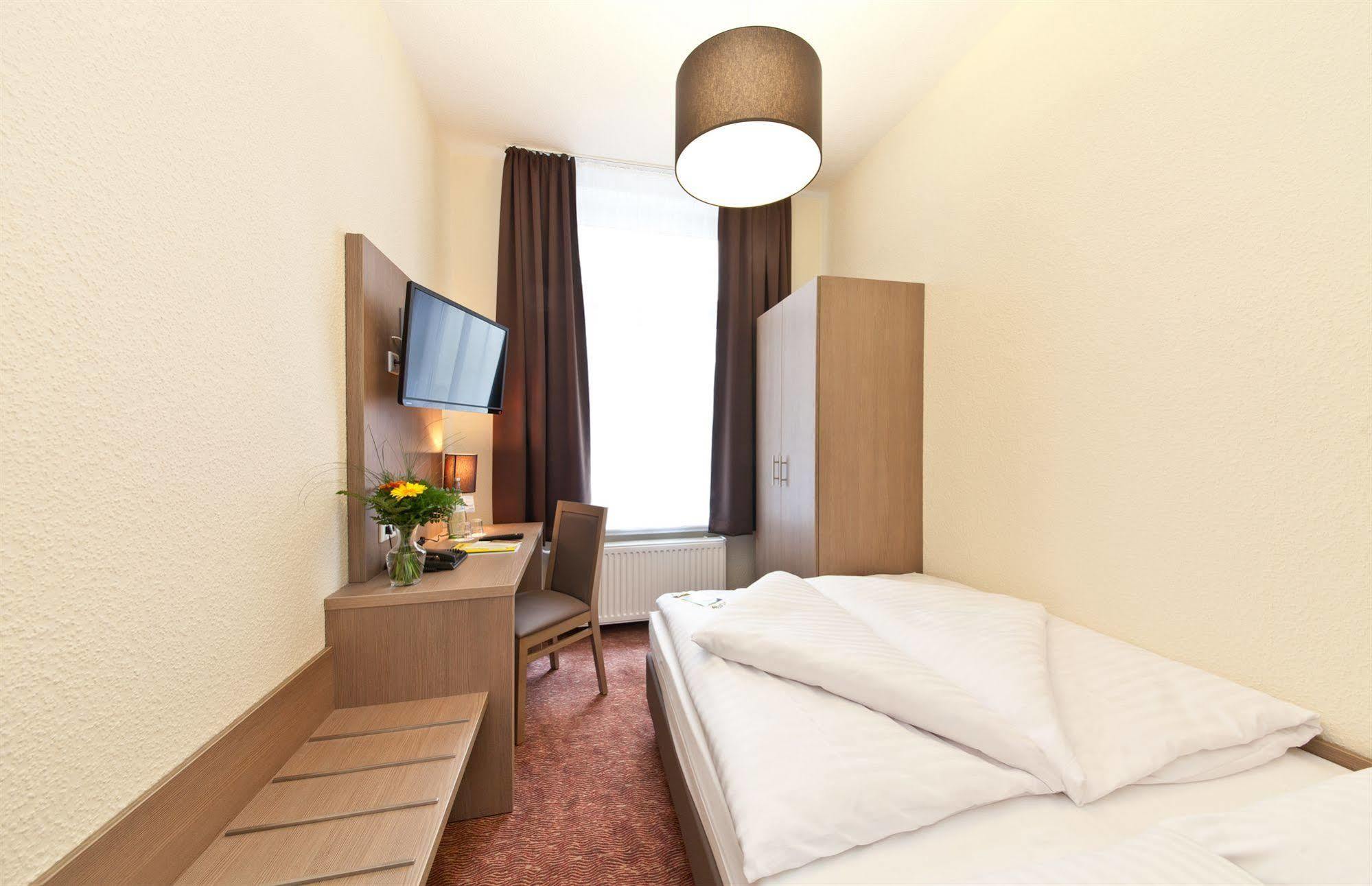 Hotel Alster Hamburgo Exterior foto