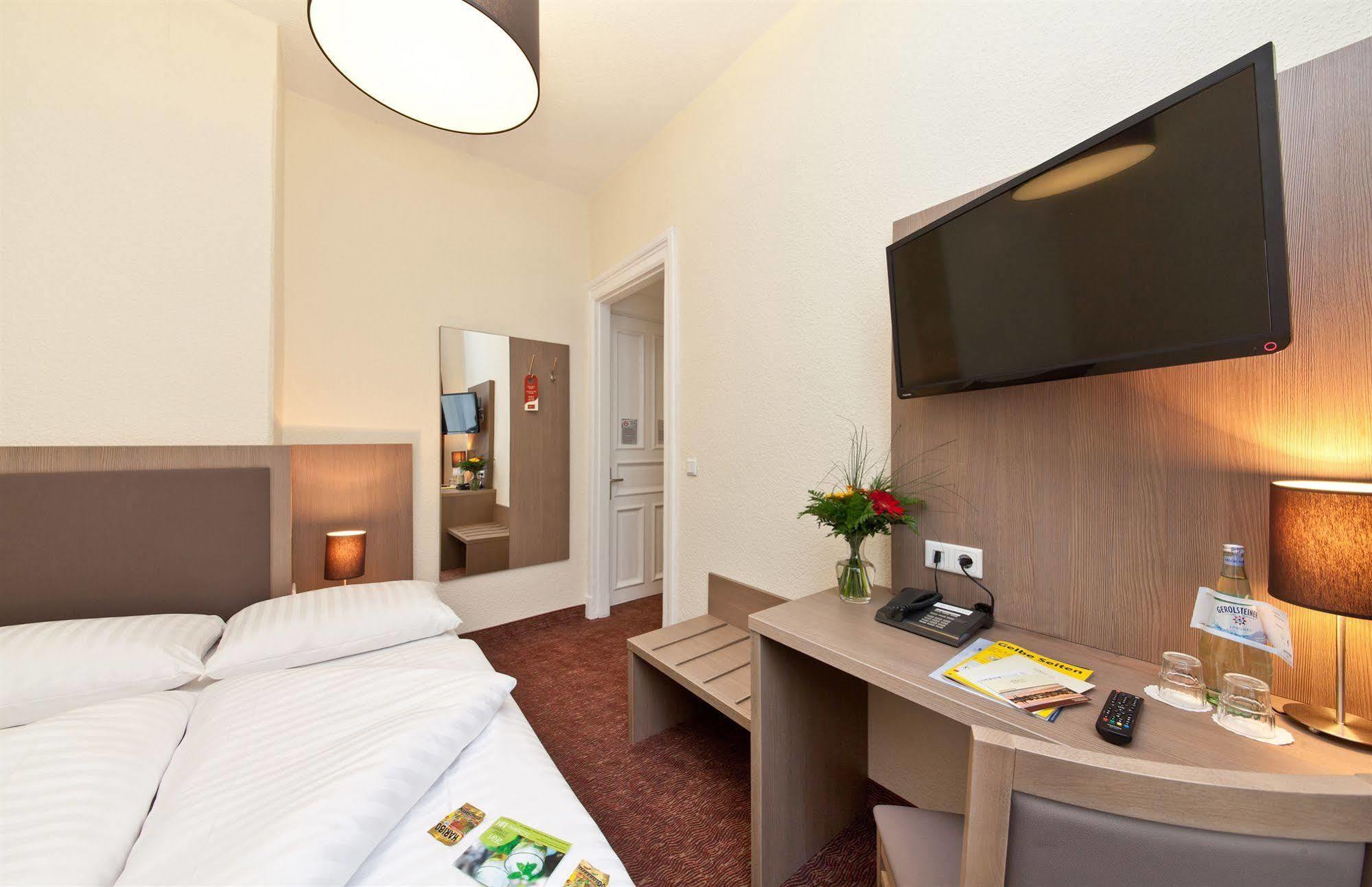 Hotel Alster Hamburgo Exterior foto