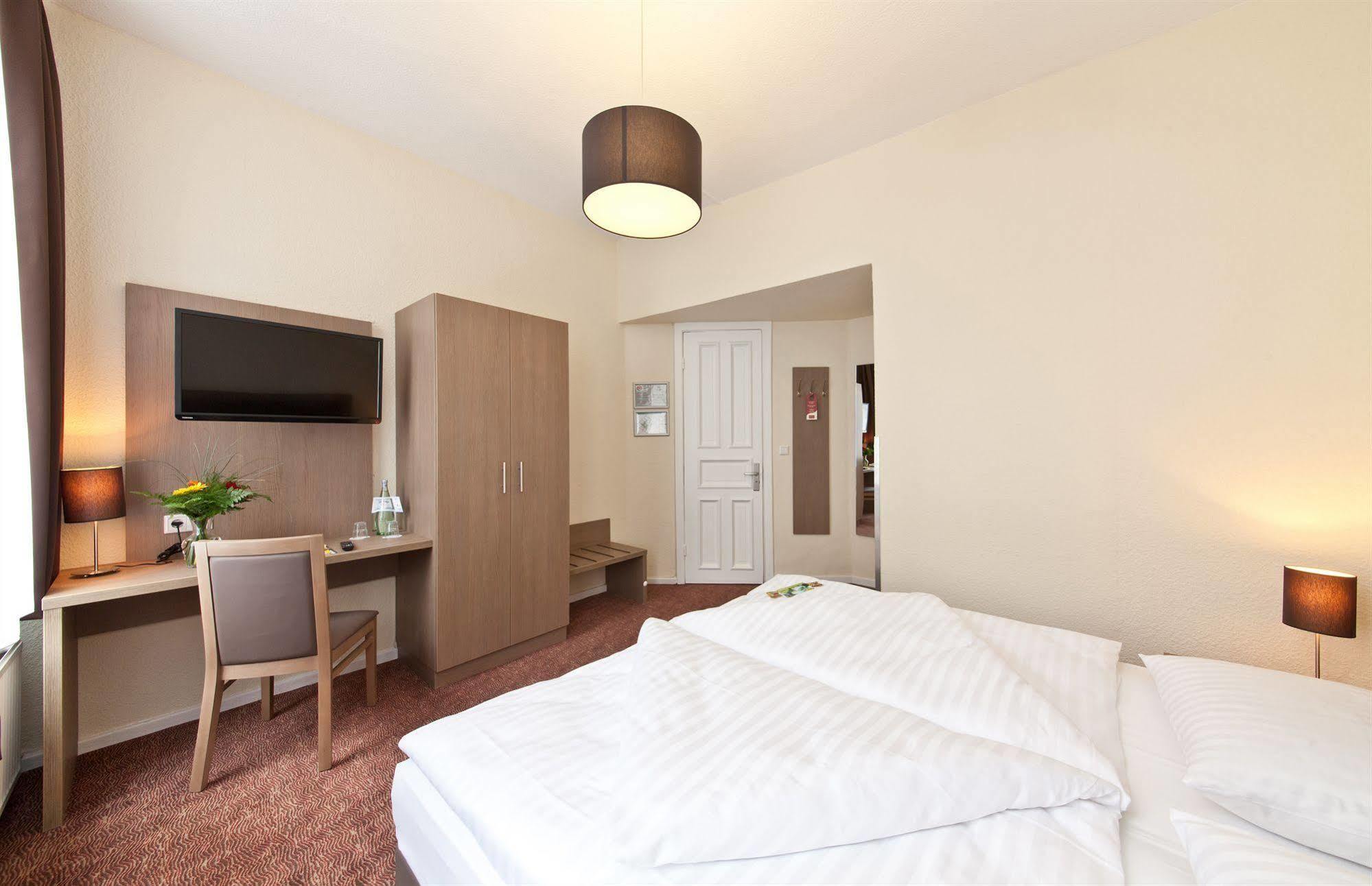 Hotel Alster Hamburgo Exterior foto