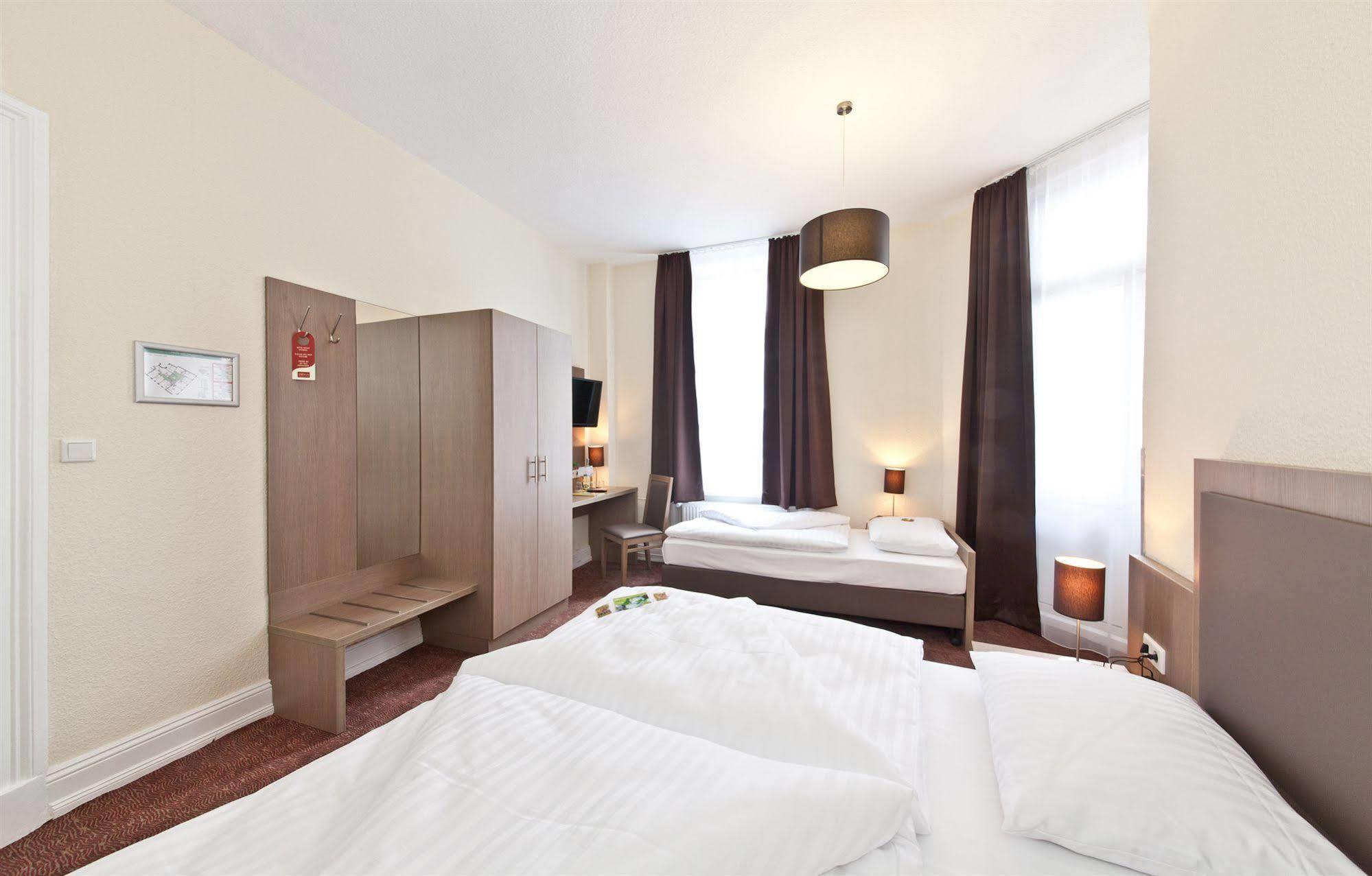 Hotel Alster Hamburgo Exterior foto